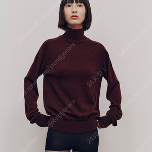 매기 Signature Turtle Pullover (Wine) 시그니쳐 터틀 풀오버 판매