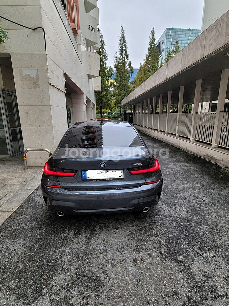 bmw 320i msp 미네랄그레이 22년식 28000키로 판매합니다--1