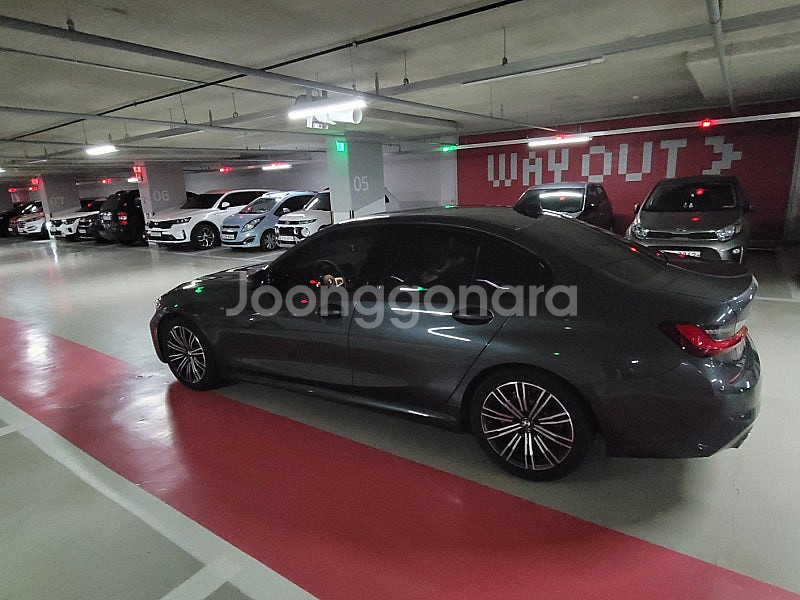 bmw 320i msp 미네랄그레이 22년식 28000키로 판매합니다--7