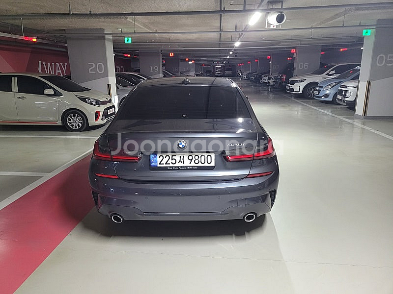 bmw 320i msp 미네랄그레이 22년식 28000키로 판매합니다--8