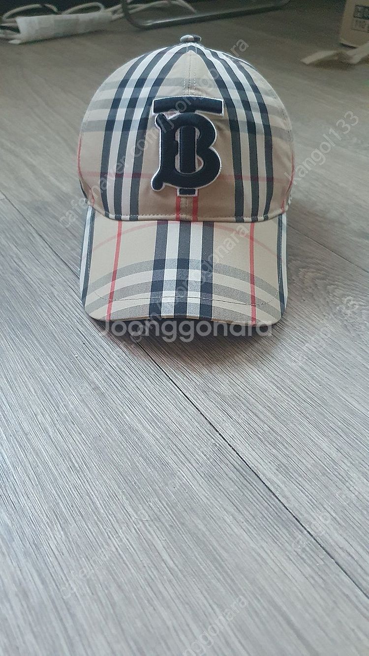버버리 TB 볼캡 모자 팝니다--0
