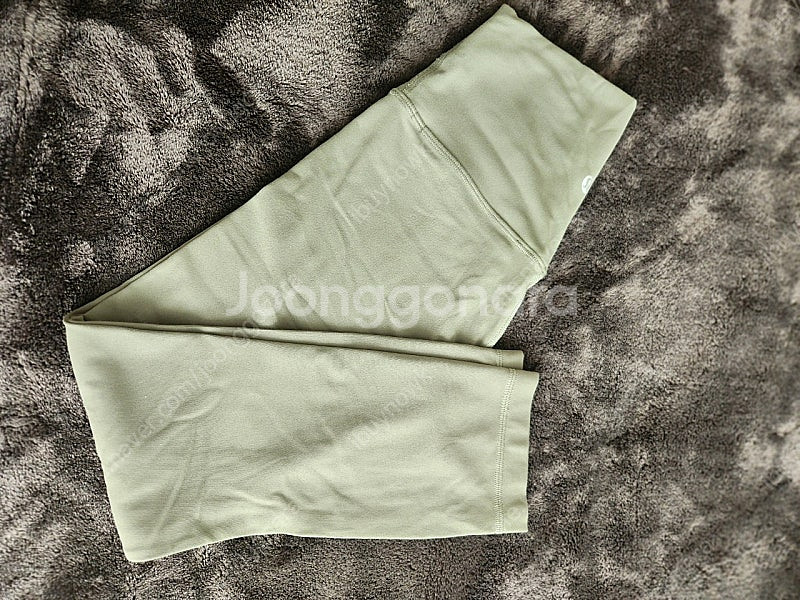 룰루레몬 얼라인 아시아핏 크롭 s사이즈 올리브색상--0