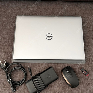 Dell XPS15 9560 4K 터치패널 SSD512 메모리32GB 지문인식 GTX1050 기스없음 수리이력 없음 배터리양호