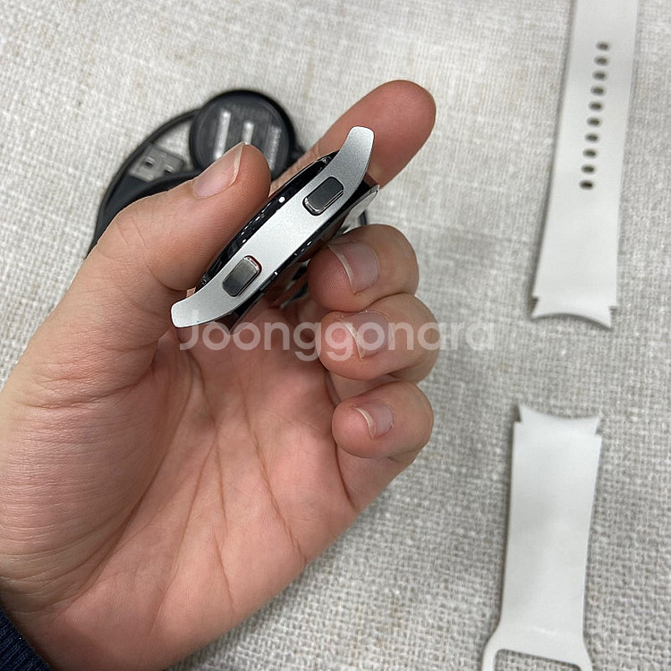 16043 갤럭시워치4 40MM 실버 중고 워치 팝니다...--3