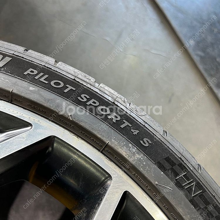 아반떼N 19인치 중고 휠타이어 한대분 (2453519...--6