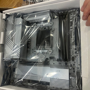 DDR5 32GB, B650M AORUS ELITE AX ICE, AMD 9600X 알리 신품들(포장미개봉) 일괄판매