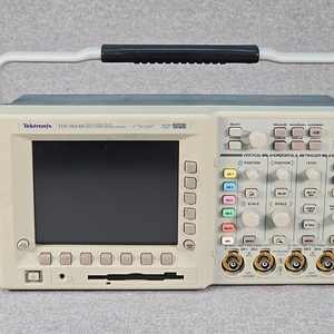 중고오실로스코프 Tektronix TDS3054B 직배송 가능합니다. 연구원사용장비로 깨끗해요^^