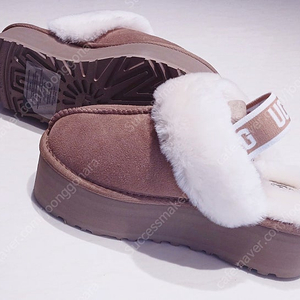 [새상품] UGG 미국어그 240 우먼스 펀케트 플랫폼 샌들 아울렛상품 1113474 WOMENS FUNKETTE