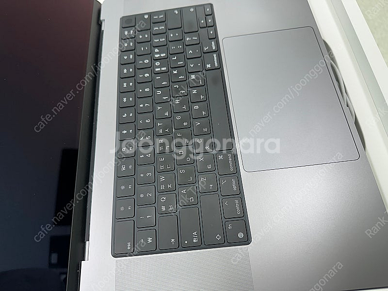 맥북 프로 16인치 m1 pro 스그 팝니다. 램 16...--8