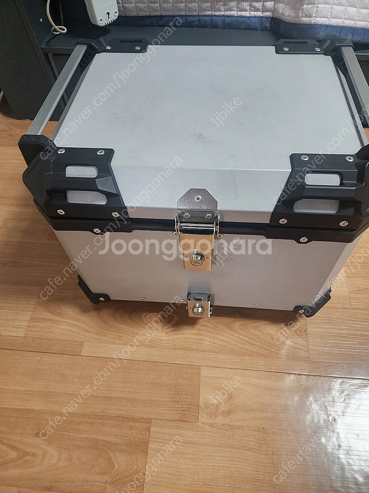 벤시 55리터 탑박스 판매합니다--0