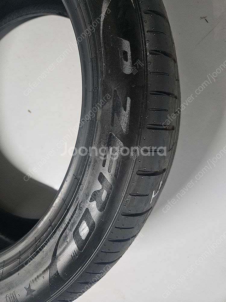 피렐리 P ZERO 245/45 R19 타이어 2개--0