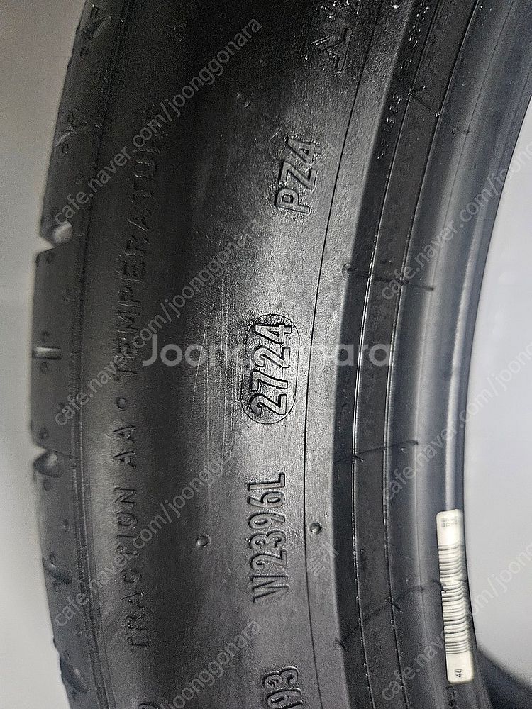 피렐리 P ZERO 245/45 R19 타이어 2개--2