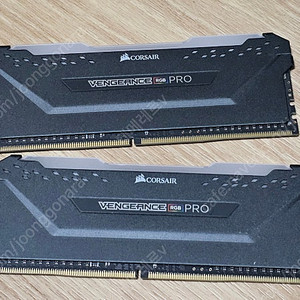 커세어 벤전스 PRO RGB DDR4-3000 CL15 (32GB(16Gx2)) 판매합니다