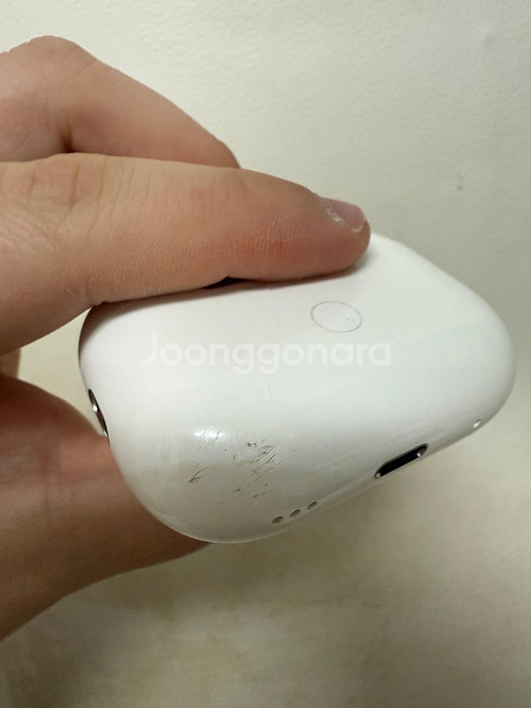 에어팟 프로 2 8핀 충전 본체만 판매합니다--3