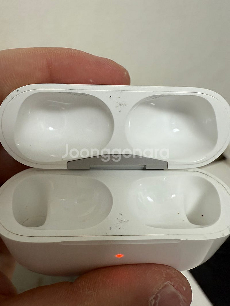 에어팟 프로 2 8핀 충전 본체만 판매합니다--5
