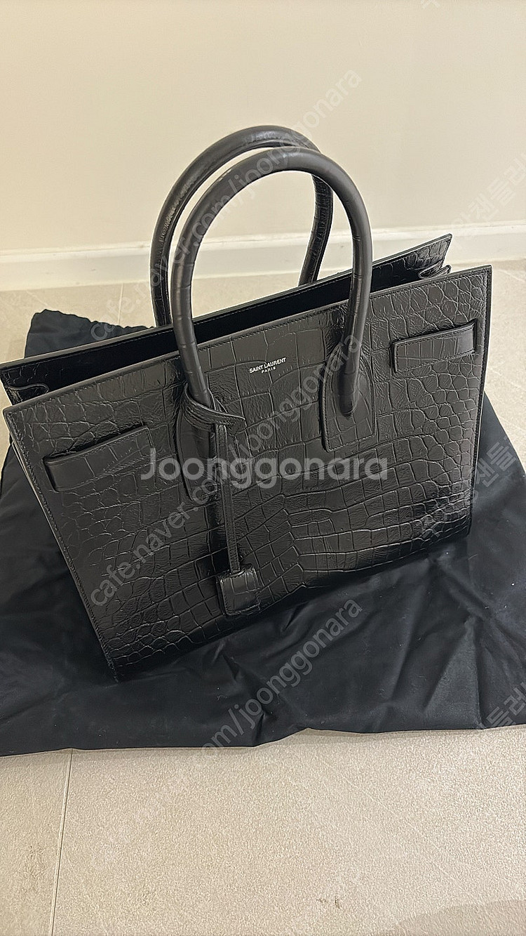 생로랑 삭드쥬르 스몰 크로커다일 새상품급 전지현 가방--0