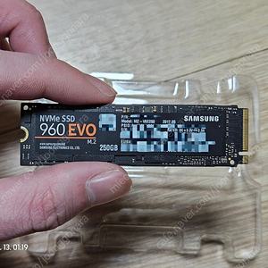 삼성전자 960 EVO M.2 NVMe (250GB) SSD 팝니다