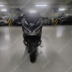 20년식 PCX125 블랙, 12200km 튜닝 다수, 290만원에 팝니다~