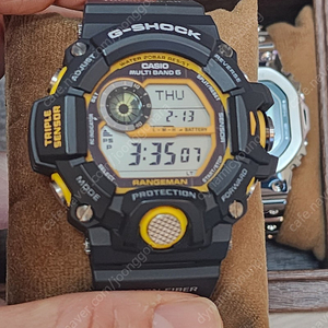 지샥 GW-9400YJ-1JF 검,노 카본 레인지맨