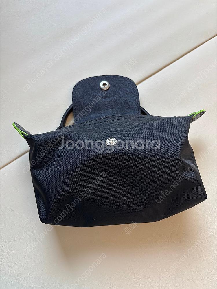 롱샴 르플리아쥬 그린핸들 파우치(블랙)--1