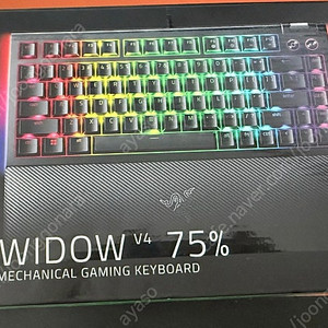 Razer BLACKWIDOW V4 75% 키보드 팝니다.