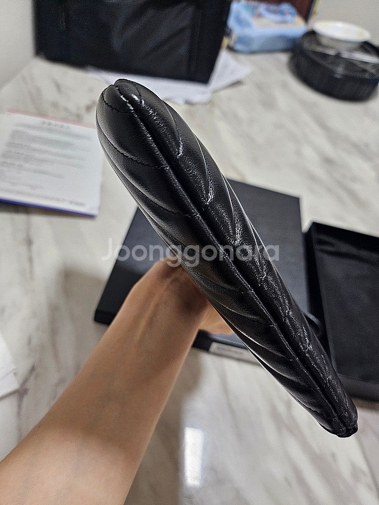 새상품급 생로랑 마틀라세 클러치 스몰 금장 검정색--1