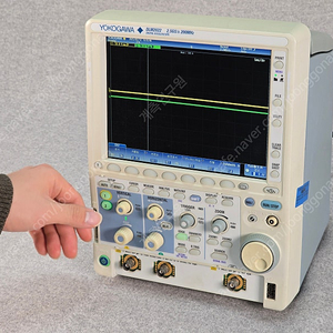 중고오실로스코프 YOKOGAWA DLM2022 혼합 신호 디지털 오실로스코프 (2채널, 200MHz) 요코가와 판매합니다. 연구원 사용장비로 상태 매우 좋습니다.^^