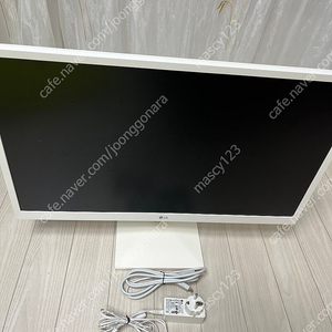 창원 LG FHD 27인치 화이트 모니터 팝니다.