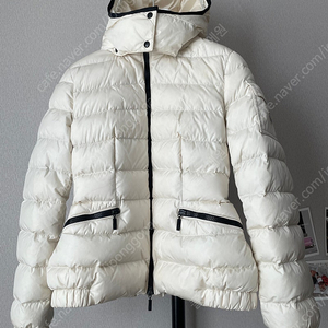 (정품)몽클레어(Moncler)후드 숏패딩 saby(사비) 크림 아이보리 사이즈1