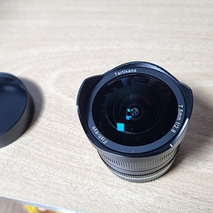 7장인 어안렌즈 7.5mm f2.8 후지마운트