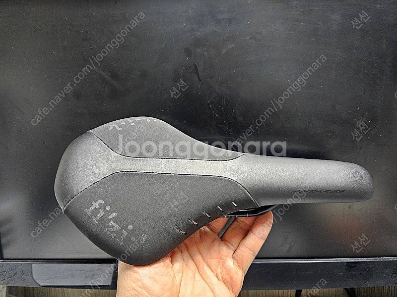 피직 R7 로드 안장 판매합니다--1