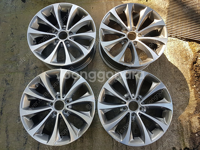 (판매)BMW F10 5시리즈 신형 터빈 452 18인치 순정휠 고스트크롬 80만--1