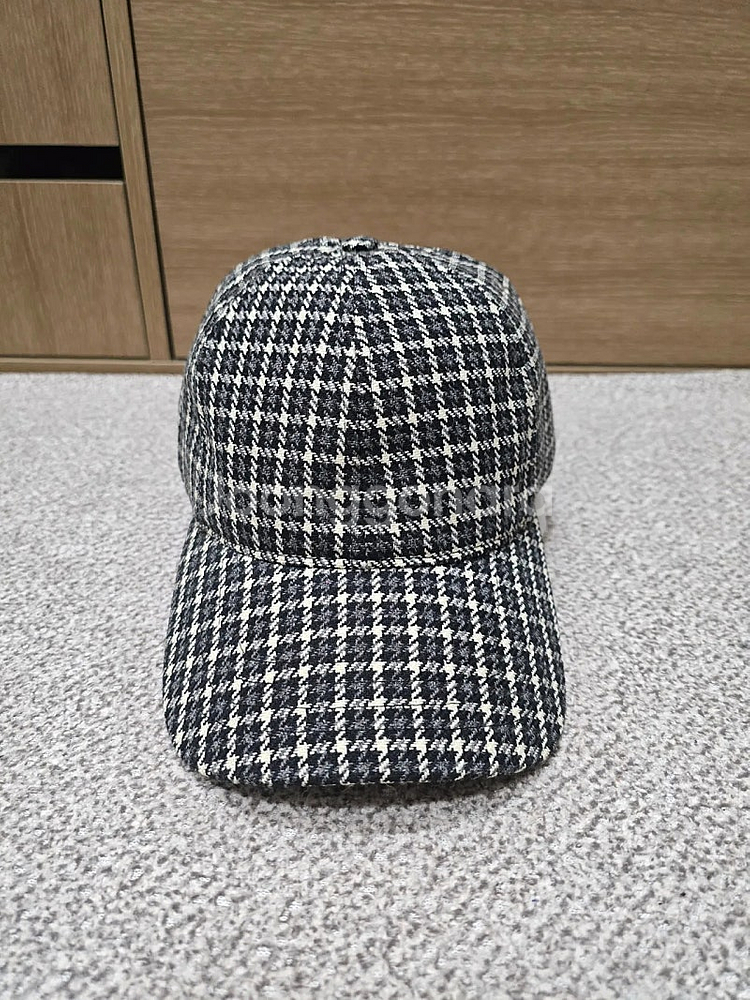 AMI 아미 그레이 화이트 하운드투스 로고 볼캡 슈프림...--0