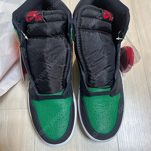 에어조던1 하이 파인 그린 새상품 판매. 275사이즈.nike air jordan 1 high pine green