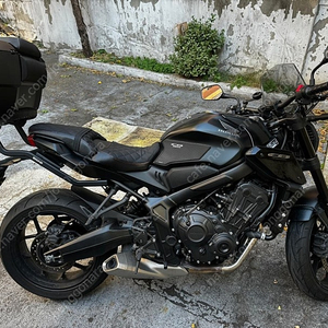 CB650 블랙 2023년식 팝니다.