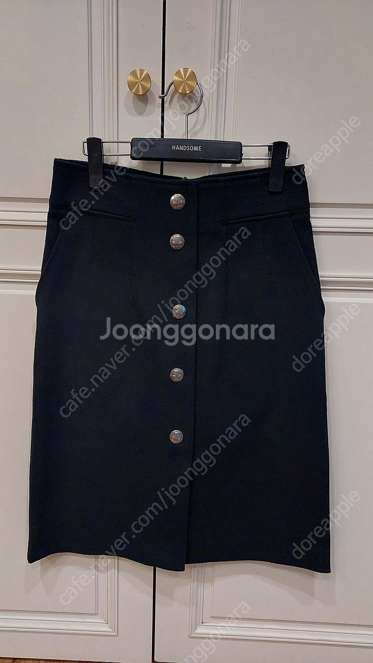 한섬 랑방 [새옷] 로고 버튼 스커트 택포19(정상가48.5)--0