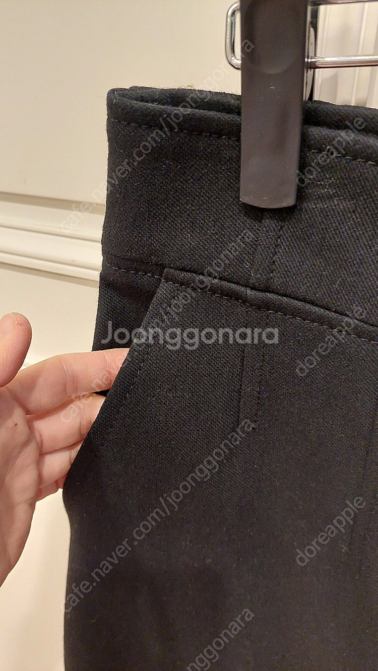 한섬 랑방 [새옷] 로고 버튼 스커트 택포19(정상가48.5)--2