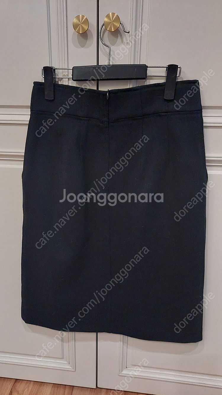 한섬 랑방 [새옷] 로고 버튼 스커트 택포19(정상가48.5)--3