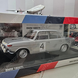 BMW HERITAGE 1800 TI 1:18 미개봉