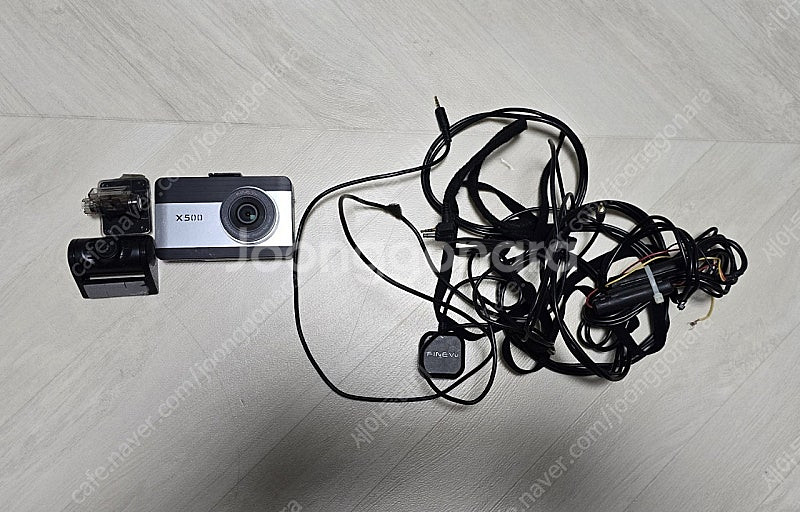 파인뷰 x500 블랙박스 32gb 판매합니다.--0