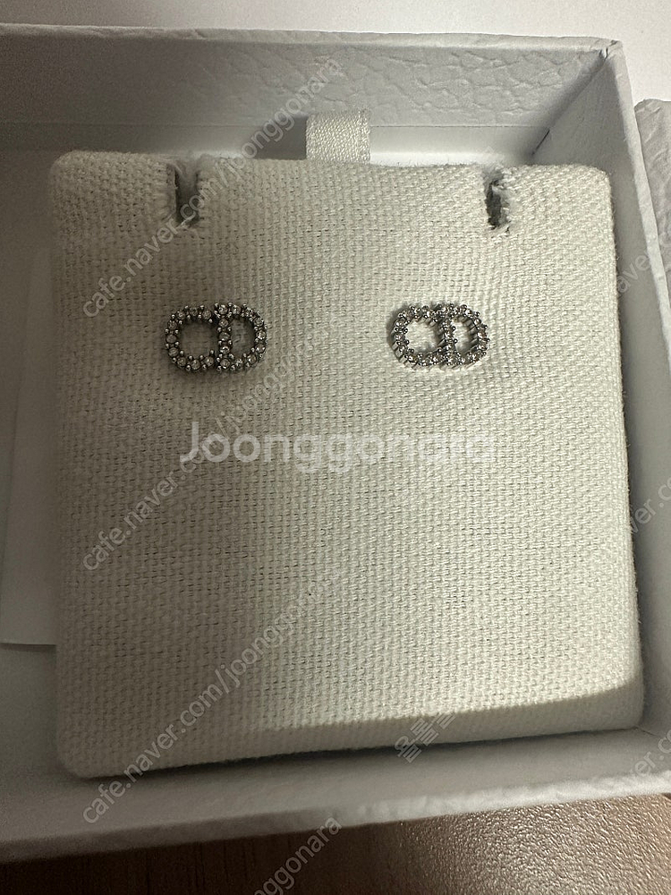 (정품) 디올 클레어 디 룬 귀걸이 판매합니다--1
