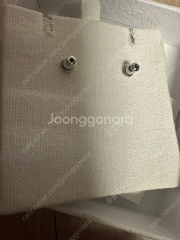 (정품) 디올 클레어 디 룬 귀걸이 판매합니다--2