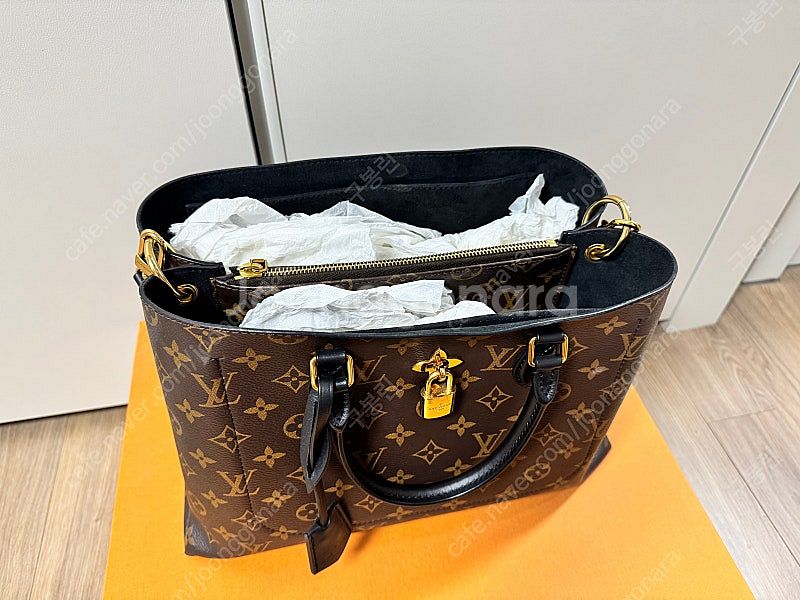 루이비통 가방 플라워토트 (M43550) 판매합니다.--3