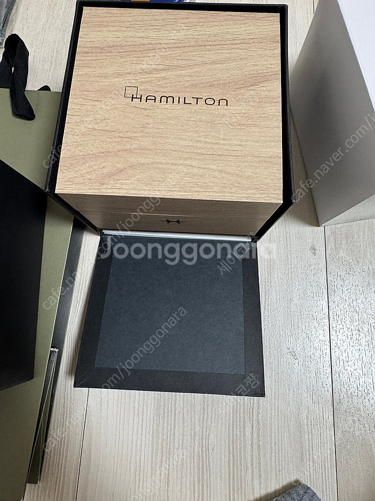 해밀턴 w10 블랙다이얼 버전 판매합니다--3