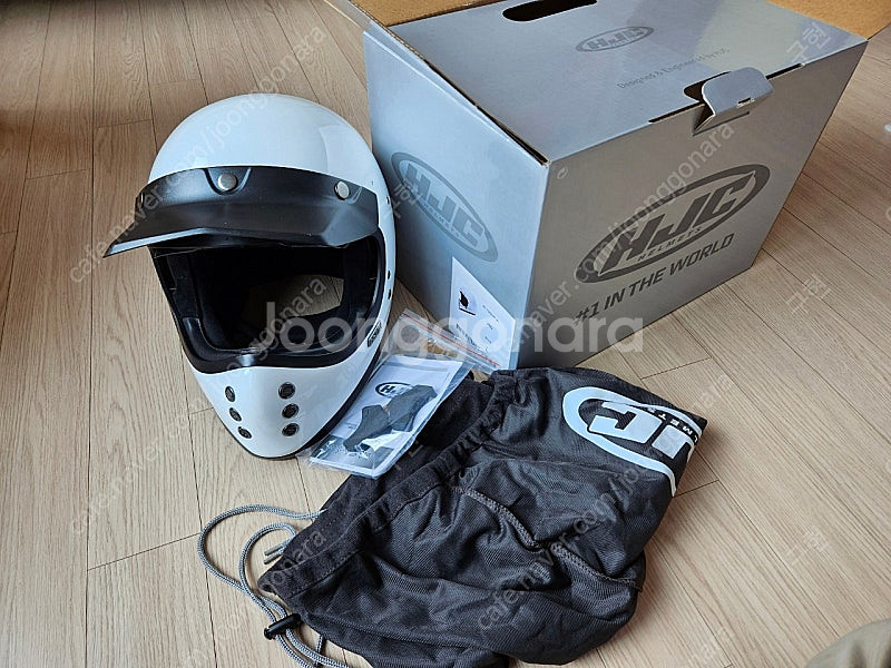 HJC V60 화이트 L 팝니다. 홍진 오토바이 헬멧--0
