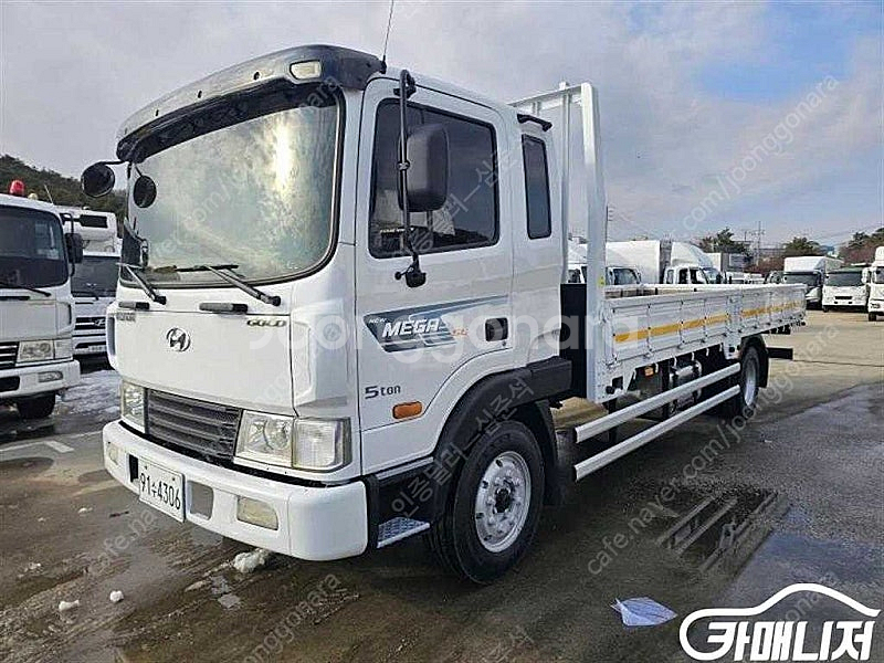 [중대형화물]카고(4.5~5톤) 메가트럭4.5톤 초장축 (3인승 /4.5톤) 중고차 판매합니다--2