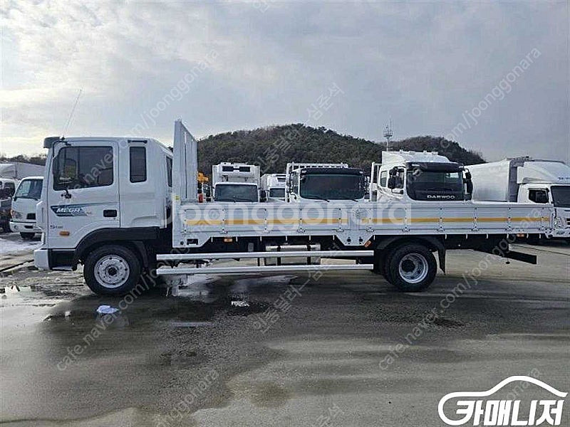 [중대형화물]카고(4.5~5톤) 메가트럭4.5톤 초장축 (3인승 /4.5톤) 중고차 판매합니다--9