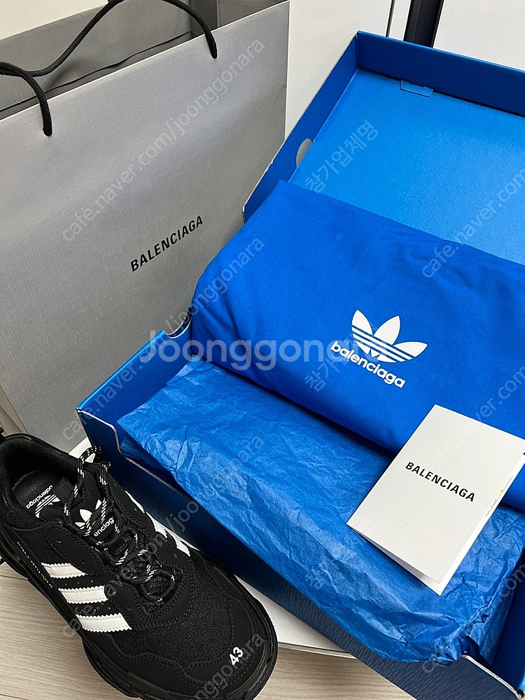 발렌시아가 x 아디다스 트리플 S 스니커즈 블랙(43사이즈) 팝니다--0