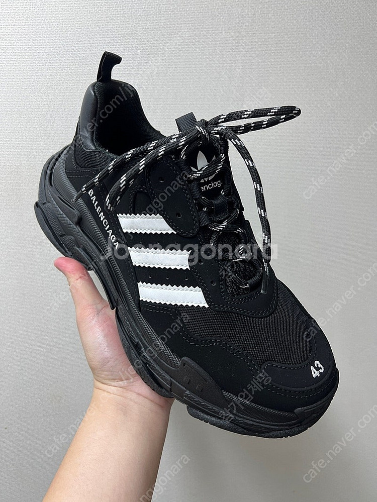 발렌시아가 x 아디다스 트리플 S 스니커즈 블랙(43사이즈) 팝니다--3