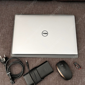 Dell XPS15 9560 4K 터치패널 SSD512 메모리32GB 지문인식 GTX1050 기스없음 수리이력 없음 배터리양호